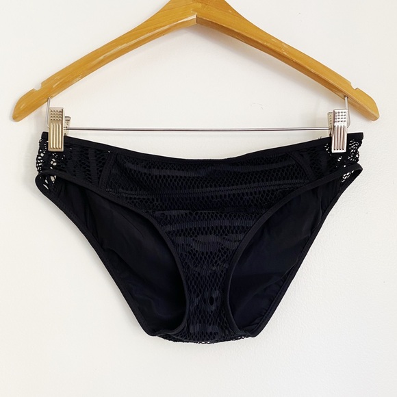 Becca Kennedy Crochet Bikini Bottoms Size M Nwot $64 - Picture 4 of 7
